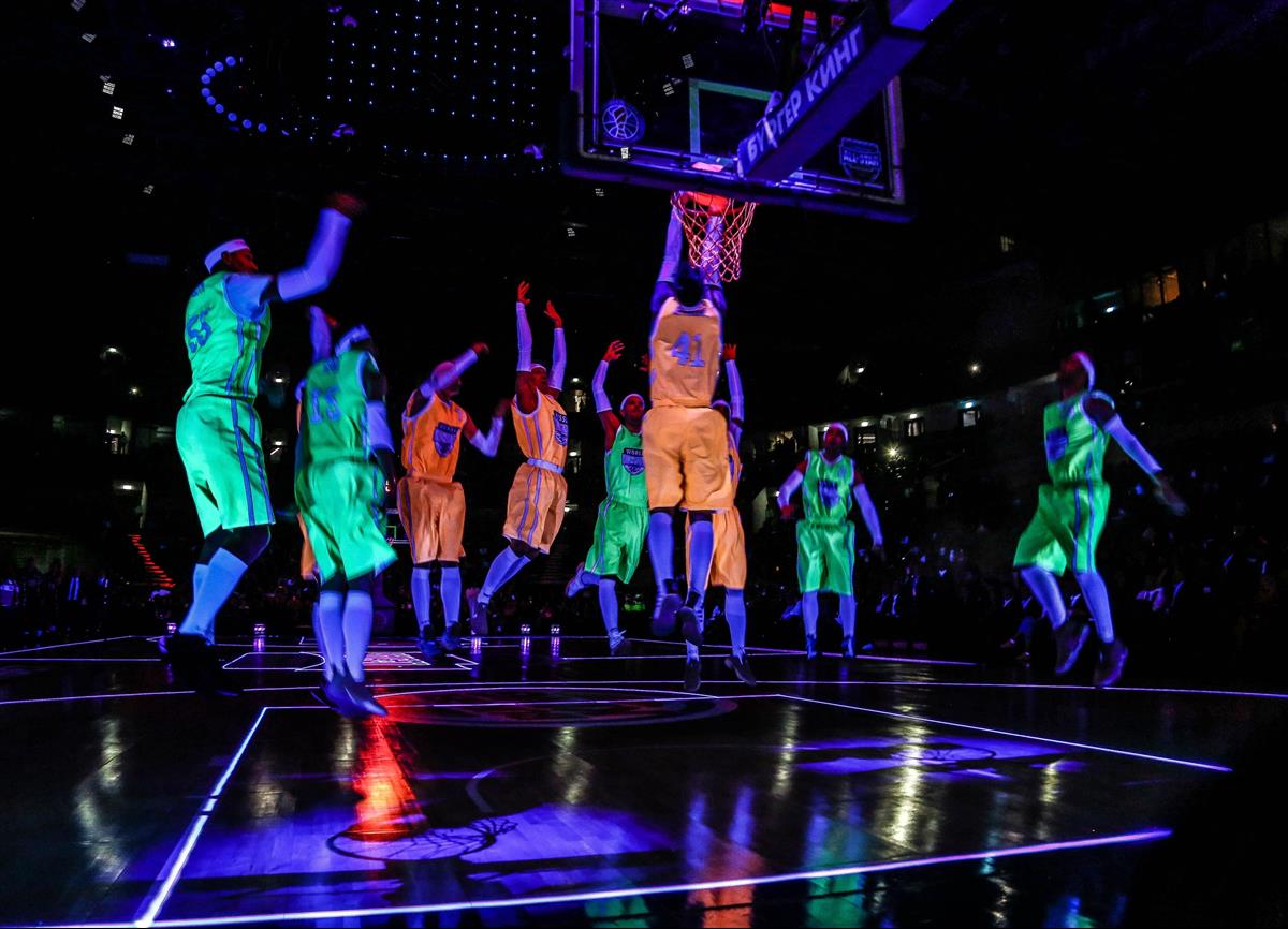 Игроки МЛБЛ приняли участие в шоу «Баскетбол в темноте» на Матче всех звезд Единой Лиги ВТБ